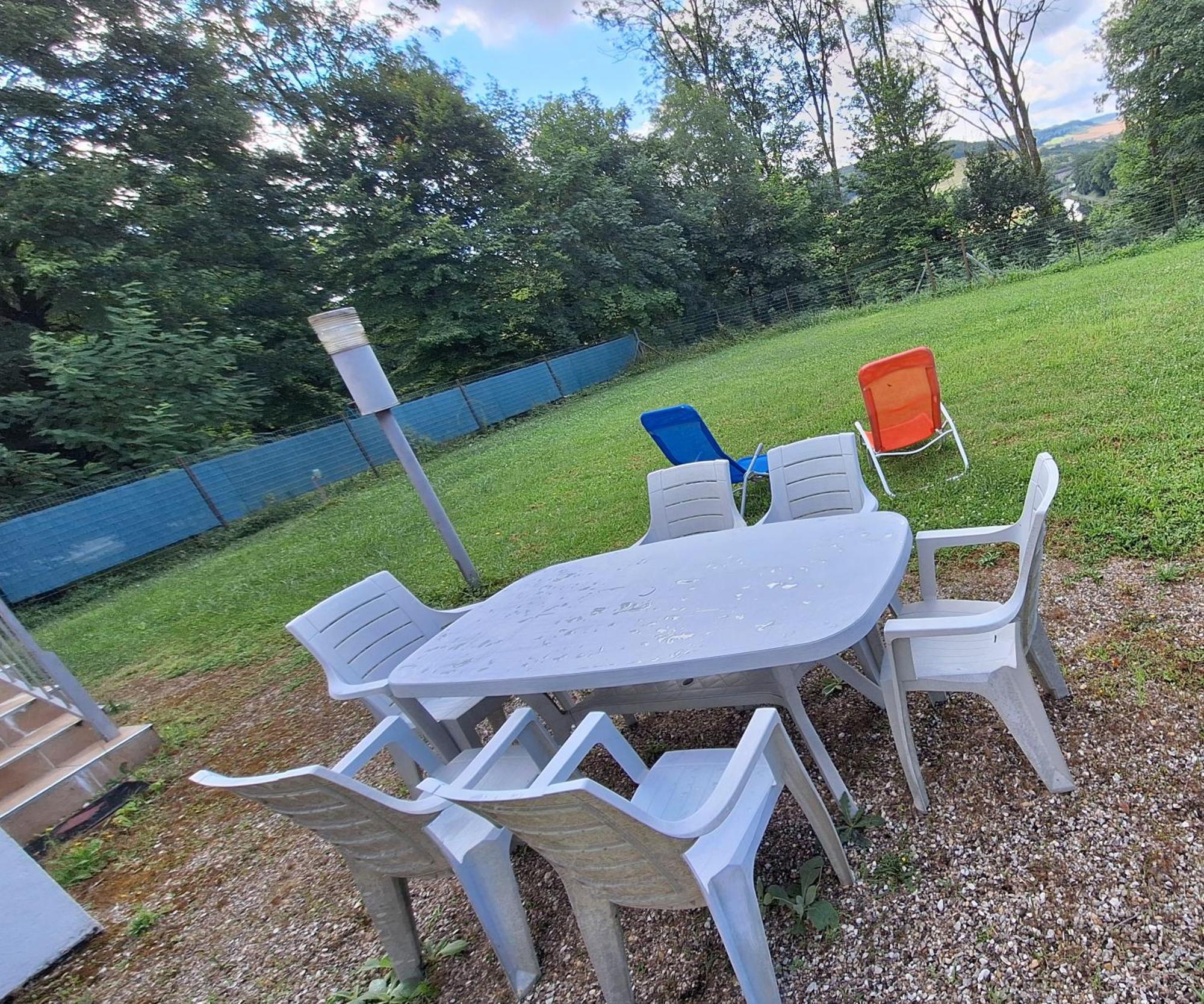 Agreable Maison Avec Jardin A จอยน์วิลล์ ภายนอก รูปภาพ
